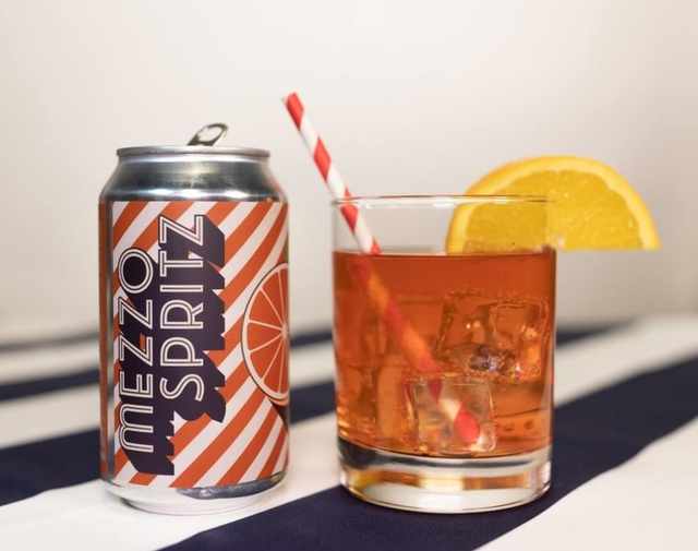 Drink, Old fashioned glass, Zombie, Highball glass, Moscow mule, Arnold palmer, Non-alcoholic beverage, Distilled beverage, Fizz, Beer cocktail, 