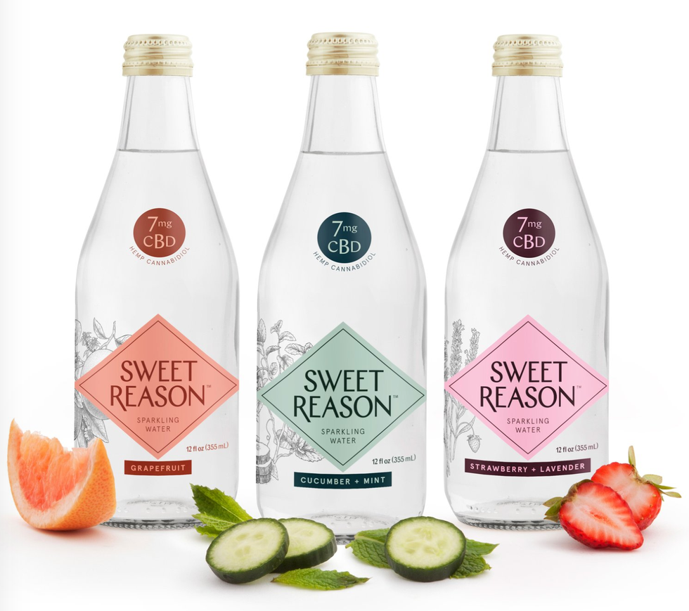 Drink, Liqueur, Bottle, Distilled beverage, Non-alcoholic beverage, Lime, Fruit, Fizz, 