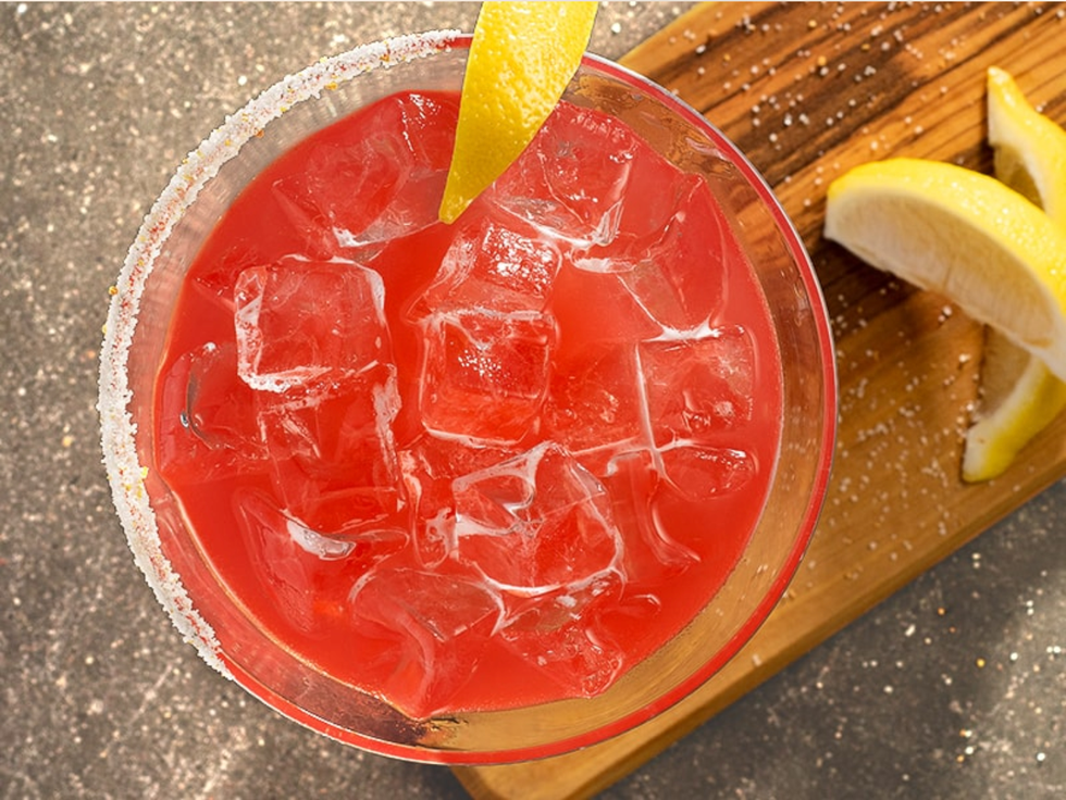 Punch, Food, Drink, Caipiroska, Daiquiri, Cocktail garnish, Ingredient, Mai tai, Non-alcoholic beverage, Bay breeze, 