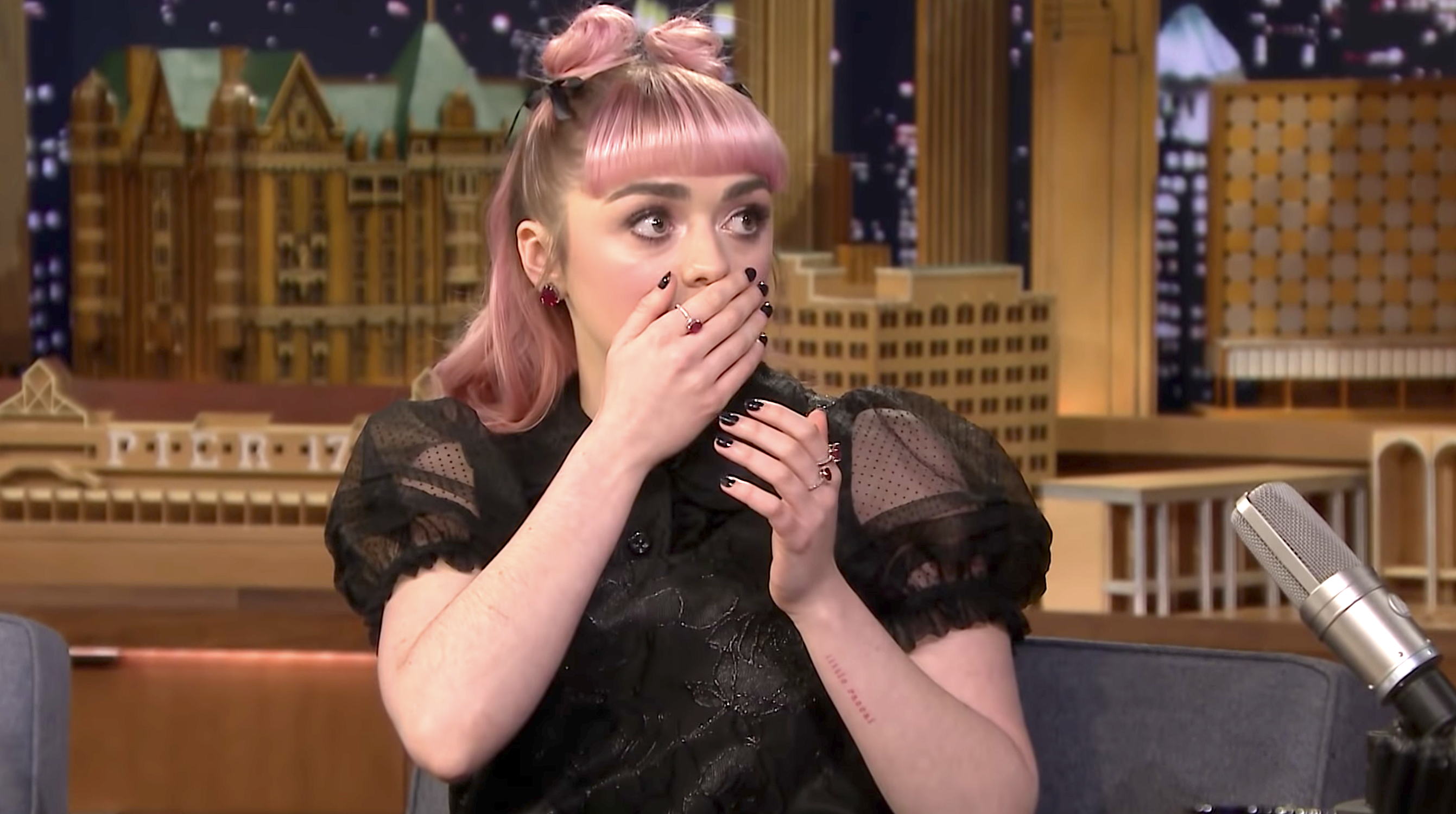 Maisie Williams Game of Thrones Spoiler - Arya Actress Drops a GOT Spoiler  on the Tonight Show