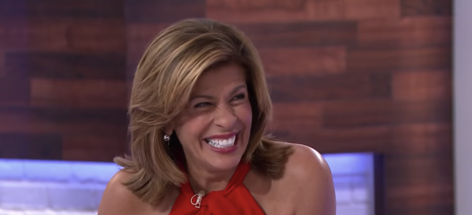 Ice queens: KLG, Hoda try wine in frozen glasses