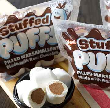 Food, Marshmallow, Snack, Cuisine, Ingredient, Snack cake, Dish, Marshmallow creme, Chocolate, Dessert, 