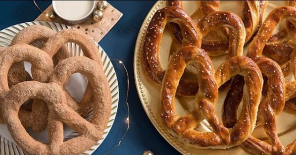 Dish, Food, Cuisine, Pretzel, Ingredient, Hefekranz, Baked goods, Snack, Lye roll, Staple food, 