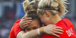 Hug, Interaction, Football player, Player, Team sport, Women's football, Competition event, Soccer player, Gesture, 