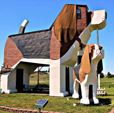 dog airbnb dog statue idaho