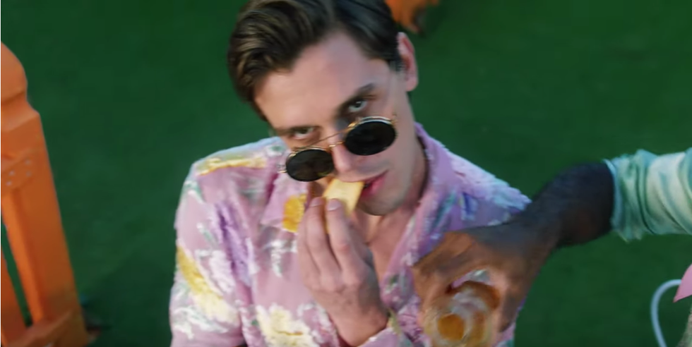 Nose, Fun, Cool, Eyewear, Singer, Ear, Photography, Sunglasses, Song, Performance, 