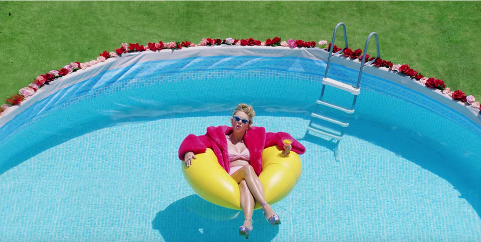 Swimming pool, Fun, Leisure, Water park, Product, Inflatable, Recreation, Amusement park, Games, Baby float, 