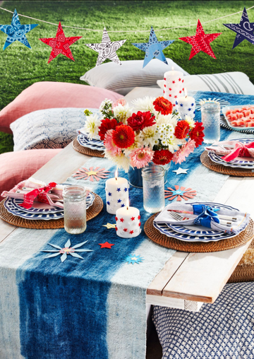 Table, Picnic, Textile, Summer, Recreation, Blue and white porcelain, Event, Furniture, Linens, Flower, 