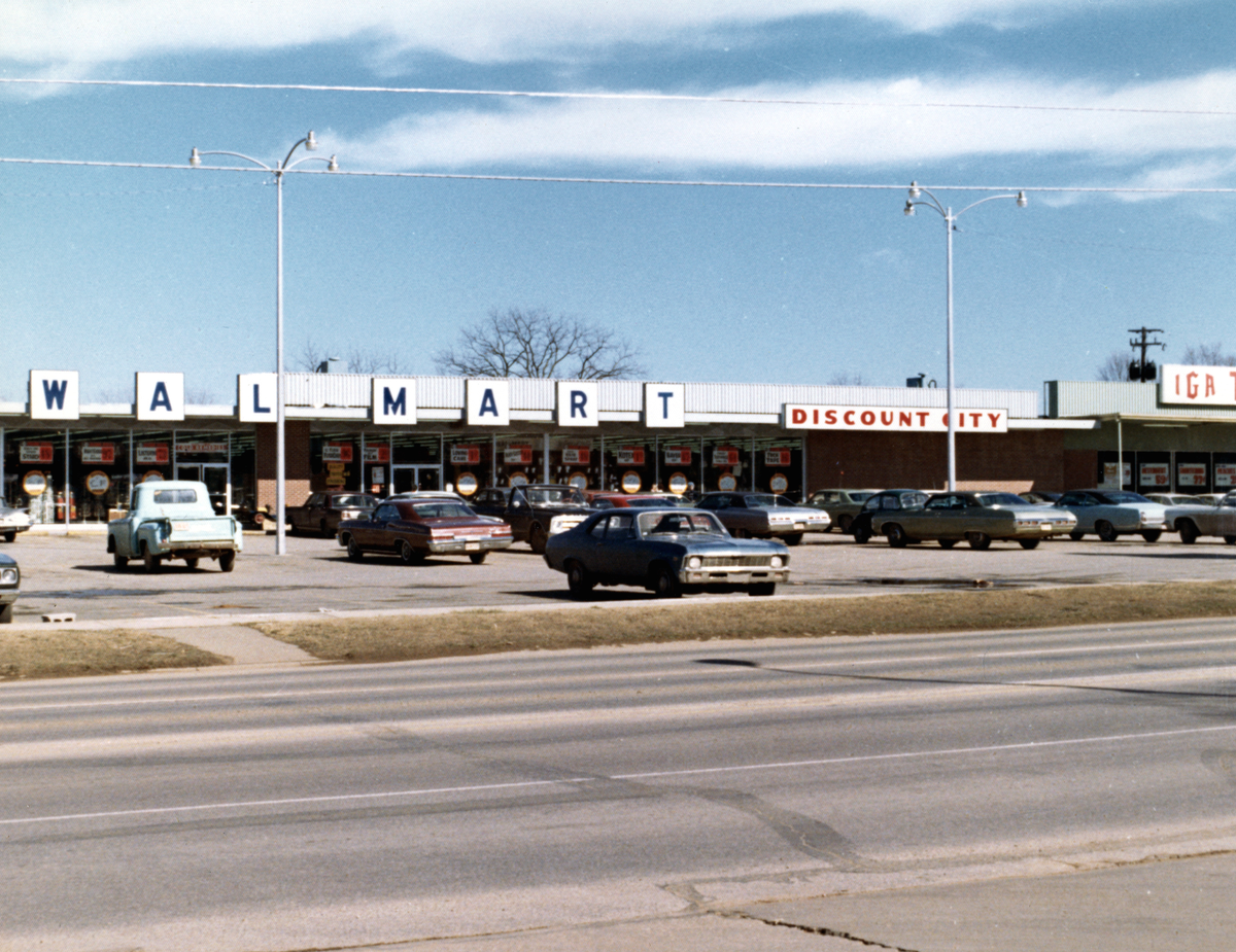 Very Rare 1970s-early 1980s Wal-Mart building. This might possibly