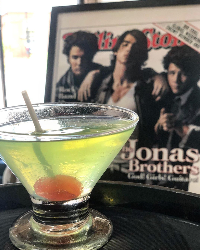 Drink, Classic cocktail, Alcoholic beverage, Distilled beverage, Cocktail, Martini, Non-alcoholic beverage, Food, Liqueur, Alcohol, 
