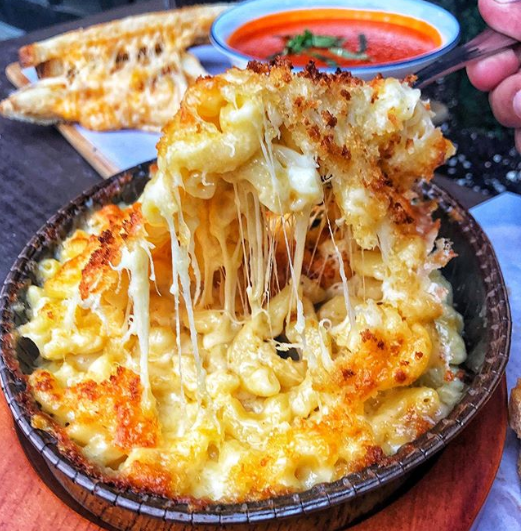Dish, Food, Cuisine, Ingredient, Comfort food, Produce, Pizza cheese, Recipe, Side dish, American food, 