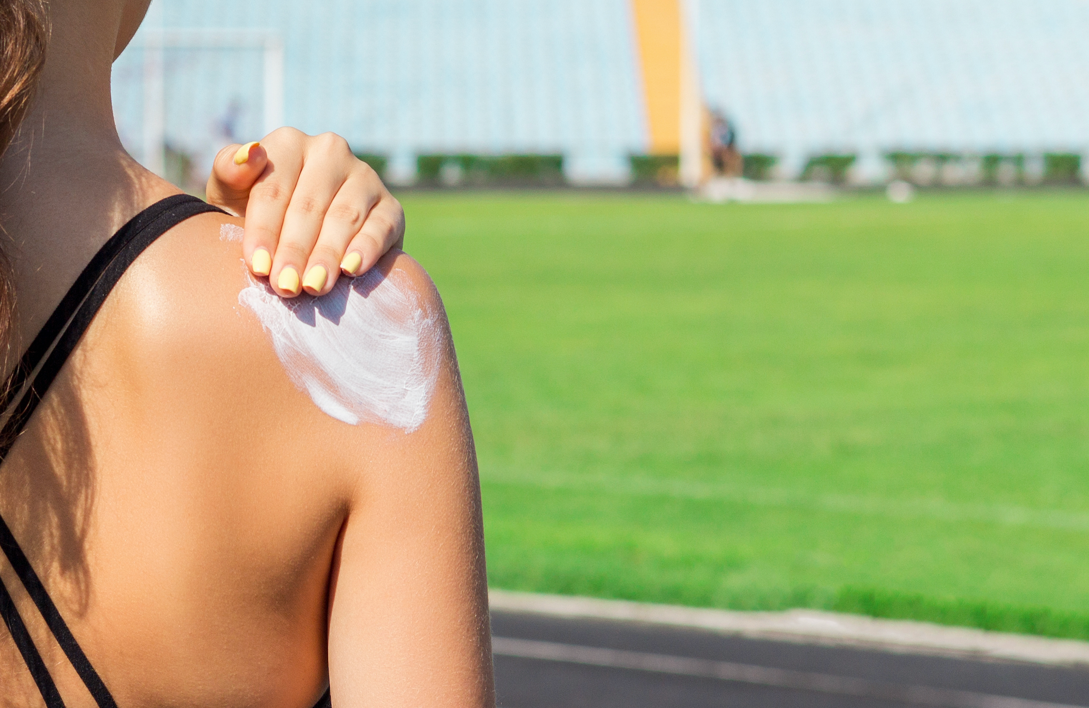 Shoulder, Skin, Arm, Joint, Summer, Neck, Muscle, Hand, Human body, Grass, 