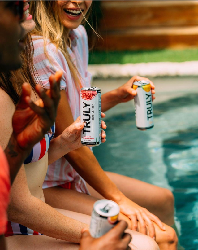 Water, Fun, Summer, Hand, Vacation, Leg, Muscle, Leisure, Games, Finger, 