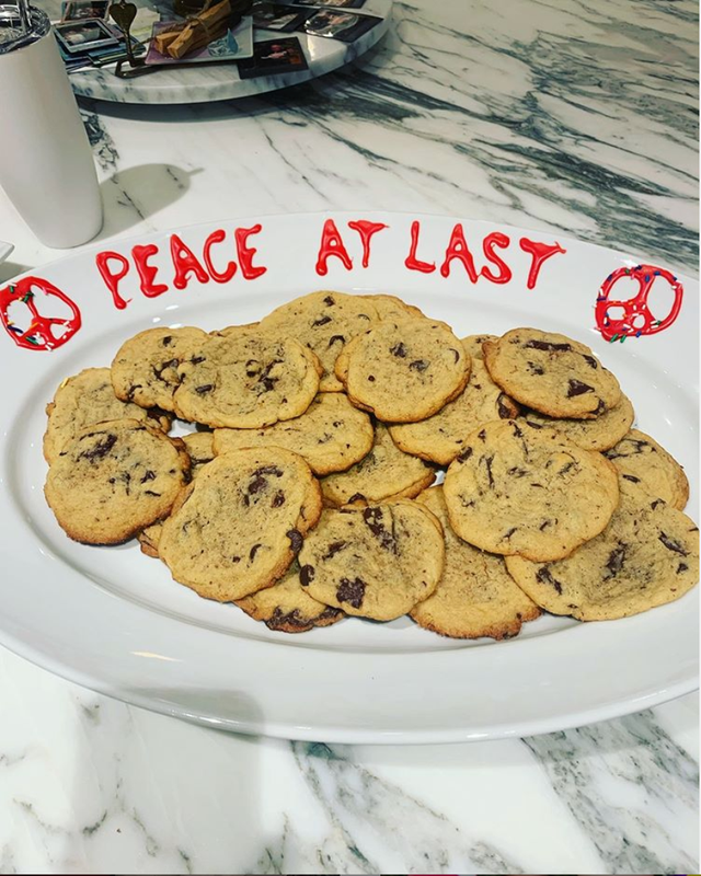 Food, Dish, Cuisine, Cookies and crackers, Snack, Ingredient, Cookie, Chocolate chip cookie, Dessert, Baked goods, 