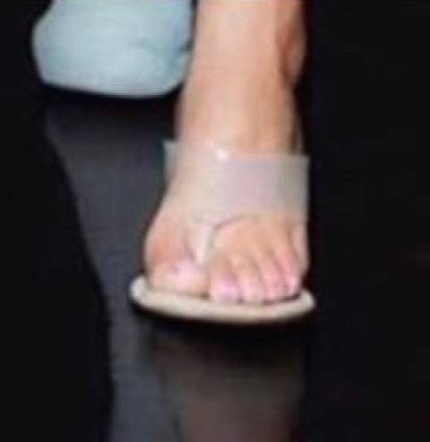 Toe, Leg, Foot, Footwear, Nail, Ankle, Sandal, Finger, Human leg, Slipper, 