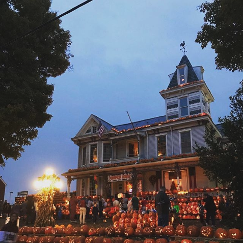 West Virginia Home Displays 3,000 Pumpkins A Year