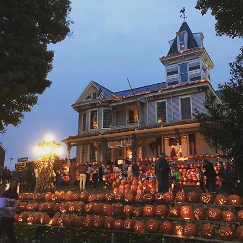 West Virginia Home Displays 3,000 Pumpkins a Year West Virginia Home Displays 3,000 Pumpkins A Year