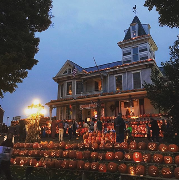 halloween house pumpkin