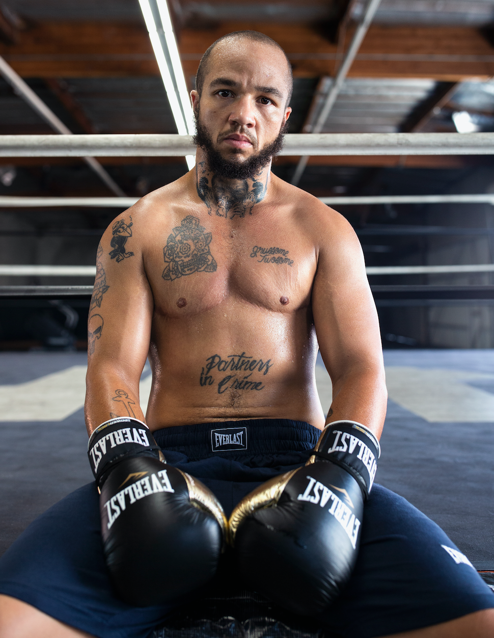 Barechested, Muscle, Professional boxer, Wrestler, Combat sport, Contact sport, Chest, Boxing glove, Sport venue, Individual sports, 