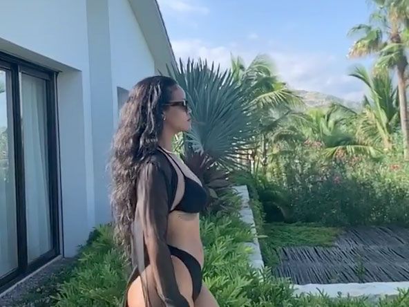 botsing Uitwisseling Faculteit Rihanna, 31, Shows Off Toned Abs In Bikini Instagram Video