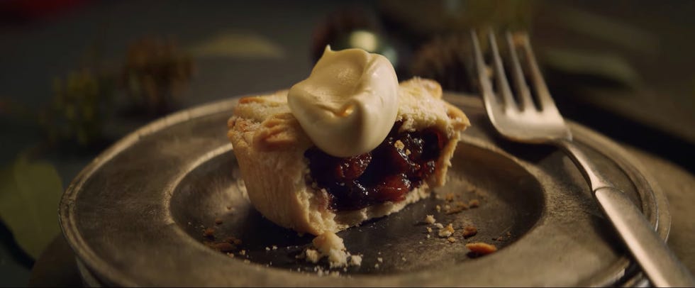 Dish, Food, Cuisine, Dessert, Ingredient, Produce, Cobbler, Blackberry pie, Whipped cream, Baked goods, 