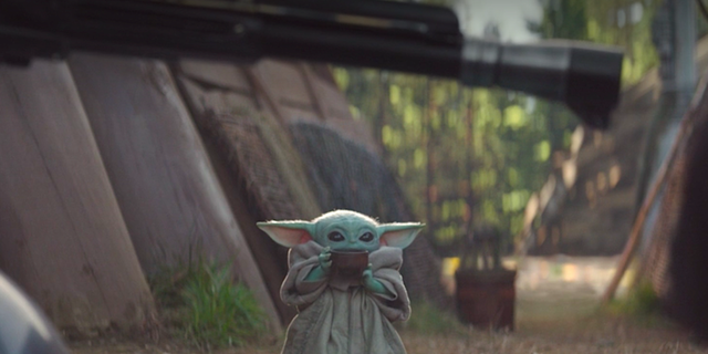 Best 'Baby Yoda' Tweets and Memes From 'the Mandalorian