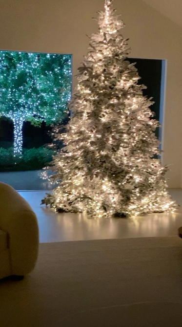 Kim Kardashian\'s white Christmas decorations have confused fans