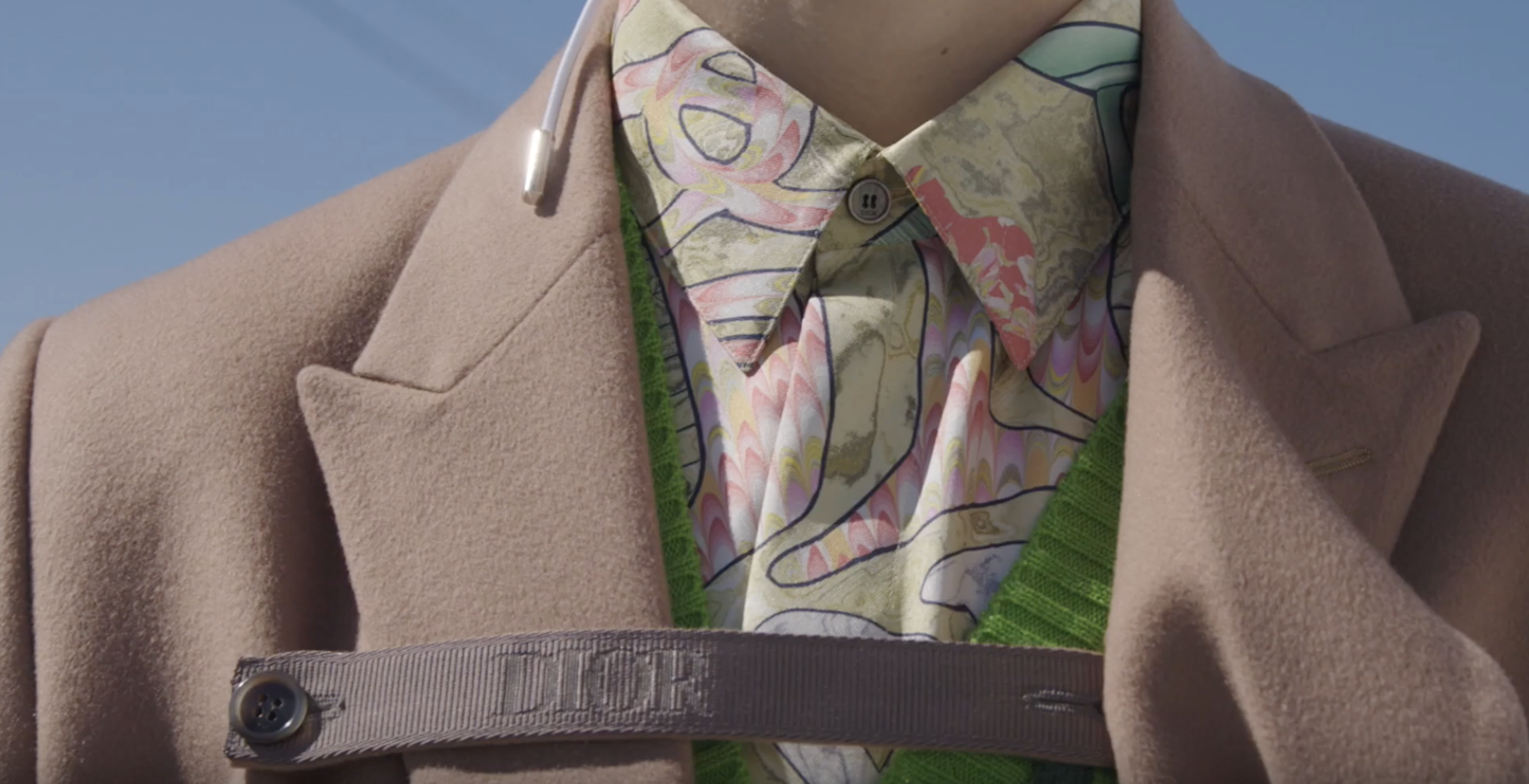 ProFootballTalk on X: Important update: Travis was wearing a $3,300 Dior  jacket with a sleeve-style interior scarf.  / X