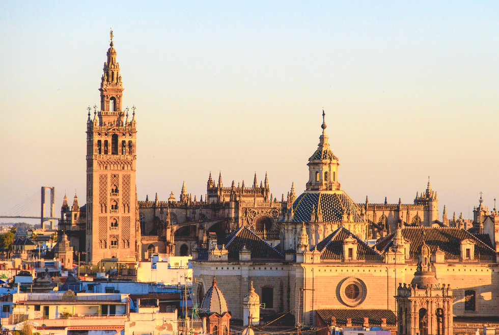 Landmark, City, Sky, Architecture, Urban area, Town, Spire, Building, Human settlement, Metropolis, Landmark, City, Sky, Architecture, Urban area, Town, Spire, Building, Human settlement, Metropolis,