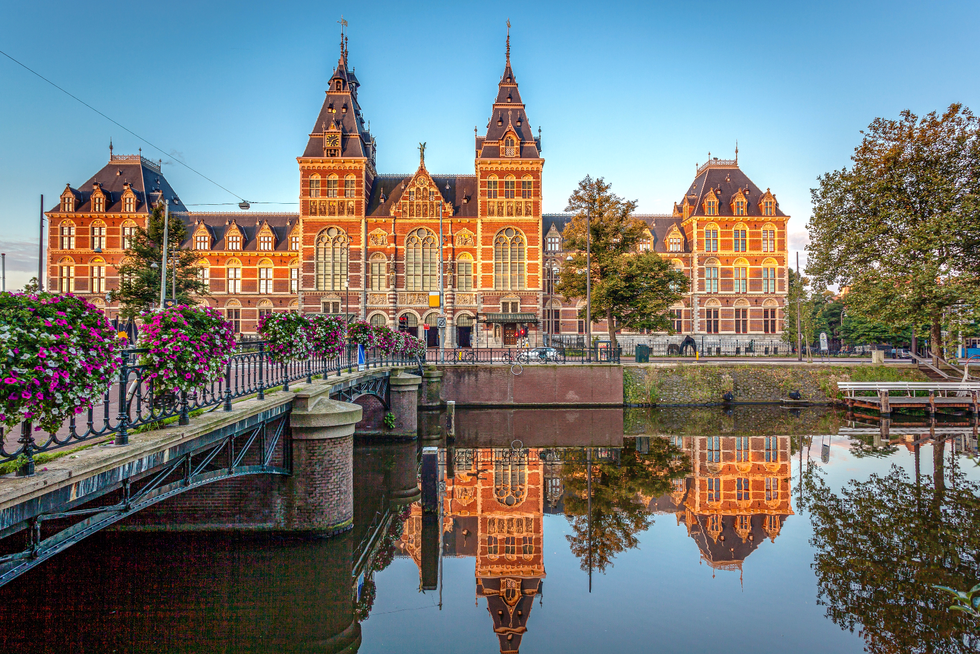 Reflection, Landmark, Waterway, Sky, Canal, Town, Water, Architecture, Building, City, 