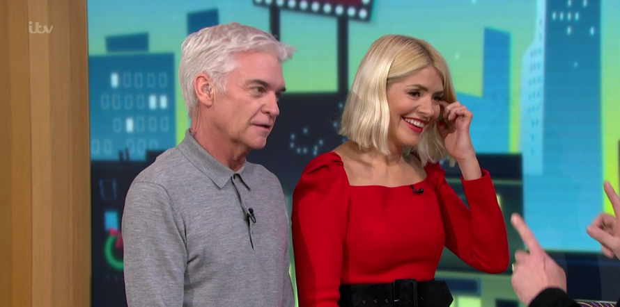 Holly willoughby on sale red tartan dress