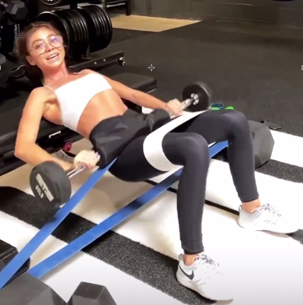 Sarah Hyland Shows Off Toned Abs In New Workout Video On Instagram