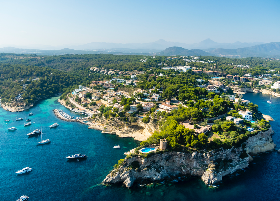 Body of water, Aerial photography, Coast, Sea, Promontory, Coastal and oceanic landforms, Tourism, Bird's-eye view, Bay, Island, 