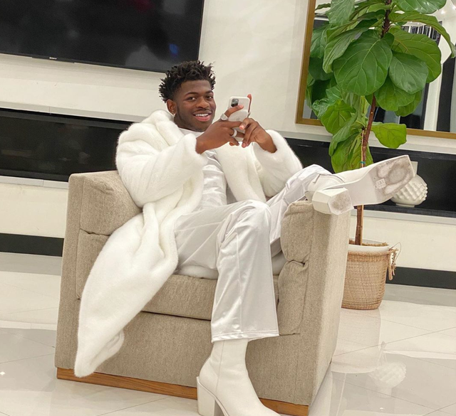 White, Footwear, Leg, Sitting, Shoe, Photography, Leisure, Formal wear, 