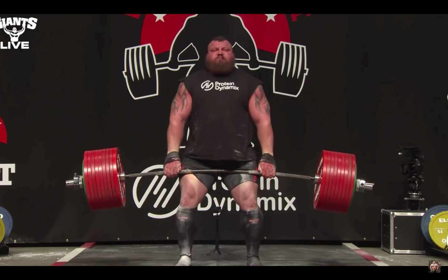 Bro thinks it's the world series Grown man deadlifting a plate