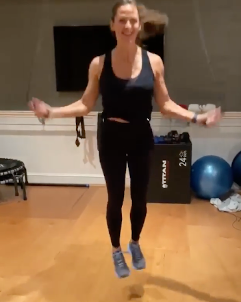 Jennifer Garner Looks Absolutely Ripped in New Jump Rope Video