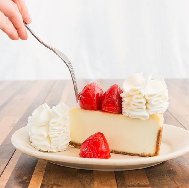 Food, Dessert, Dish, Cuisine, Cream, Frozen dessert, Ingredient, Whipped cream, Tres leches cake, Buttercream, 