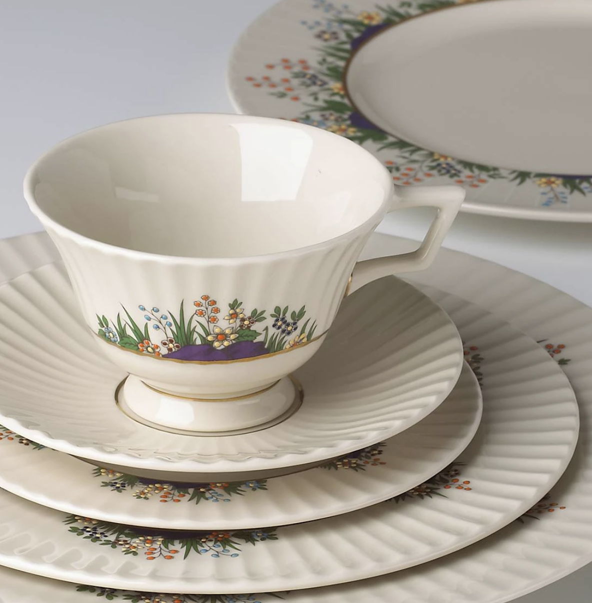 Cup, Dishware, Teacup, Saucer, Tableware, Serveware, Cup, Porcelain, Coffee cup, Drinkware, 