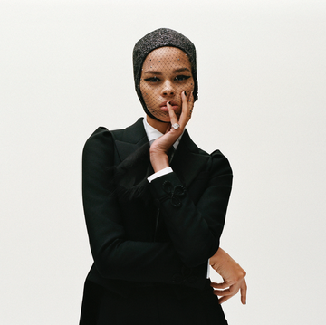 Fashion, Gesture, Finger, Headgear, Hand, Formal wear, Neck, Businessperson, Dress, White-collar worker, Fashion, Gesture, Finger, Headgear, Hand, Formal wear, Neck, Businessperson, Dress, White-collar worker,