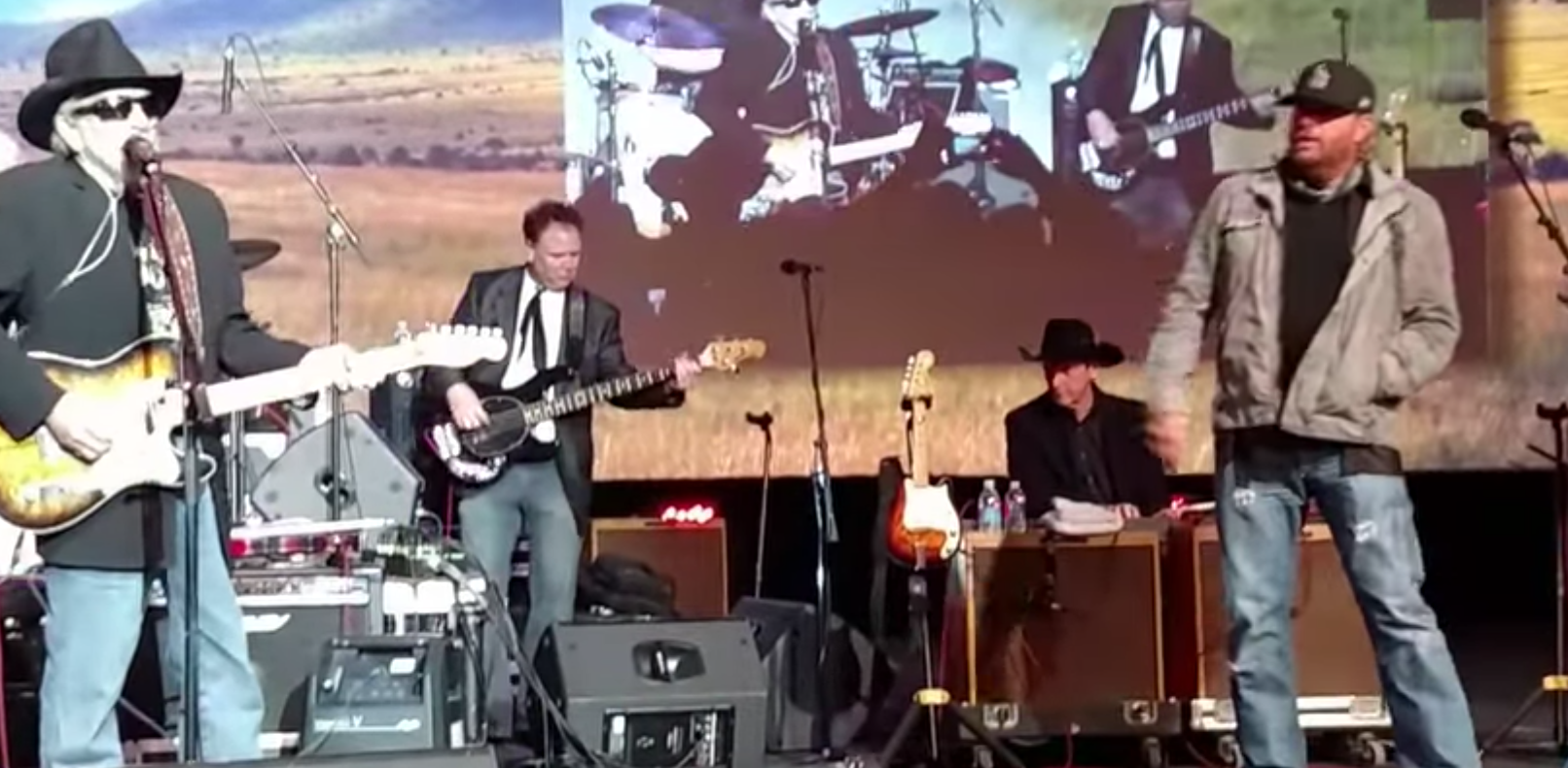 How Toby Keith Helped Merle Haggard Finish the Set at One of His Last ...