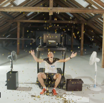 Matthias Kyburz Breaks 50K World Record Matthias Kyburz celebrates breaking the 50K treadmill record with champagne and confetti.