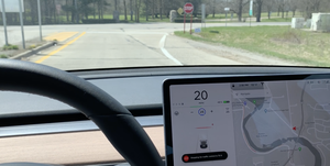 tesla traffic light and stop sign control