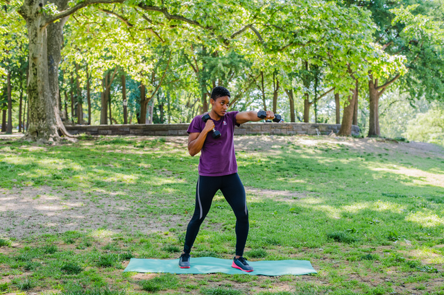 TONED AND STRONG ARMS // ARM WORKOUT // UPPER BODY 📌Save for later and tag  a friend THE WORKOUT: 1. Alt. Front to side raises 2. TRX Tricep