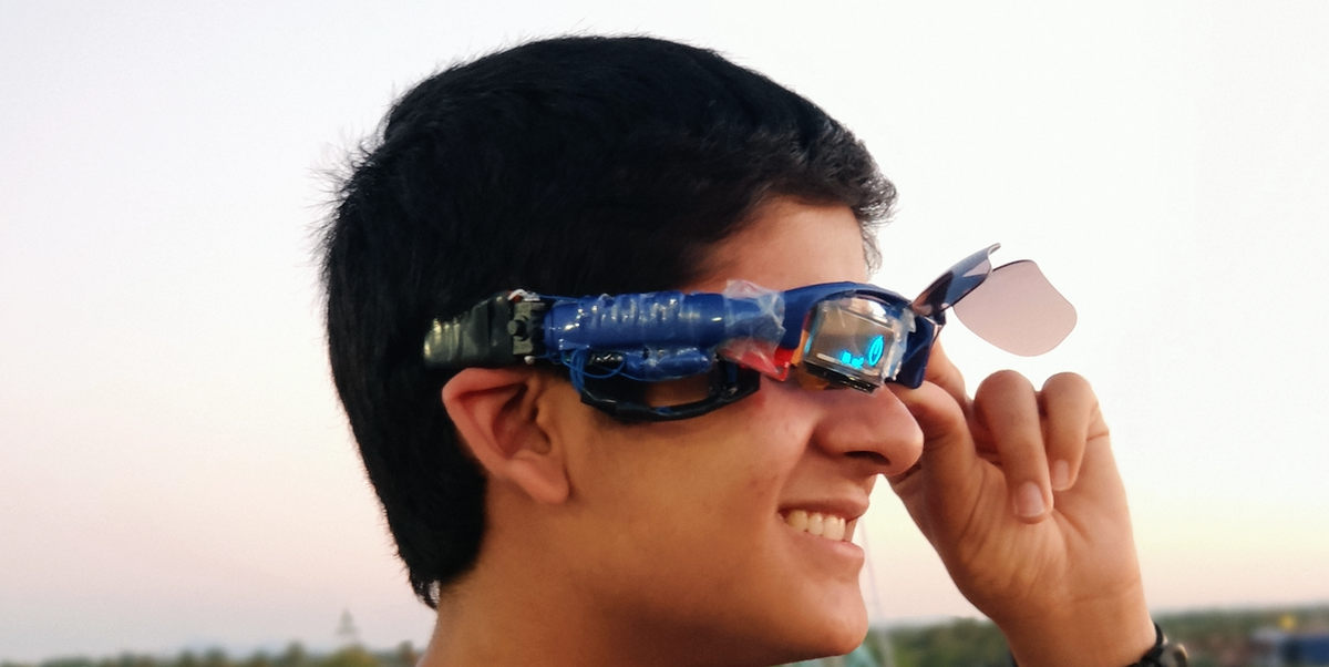 NOTICIAS CONSUMO - El 'sujeta gafas', el invento de un emprendedor que  triunfa en internet