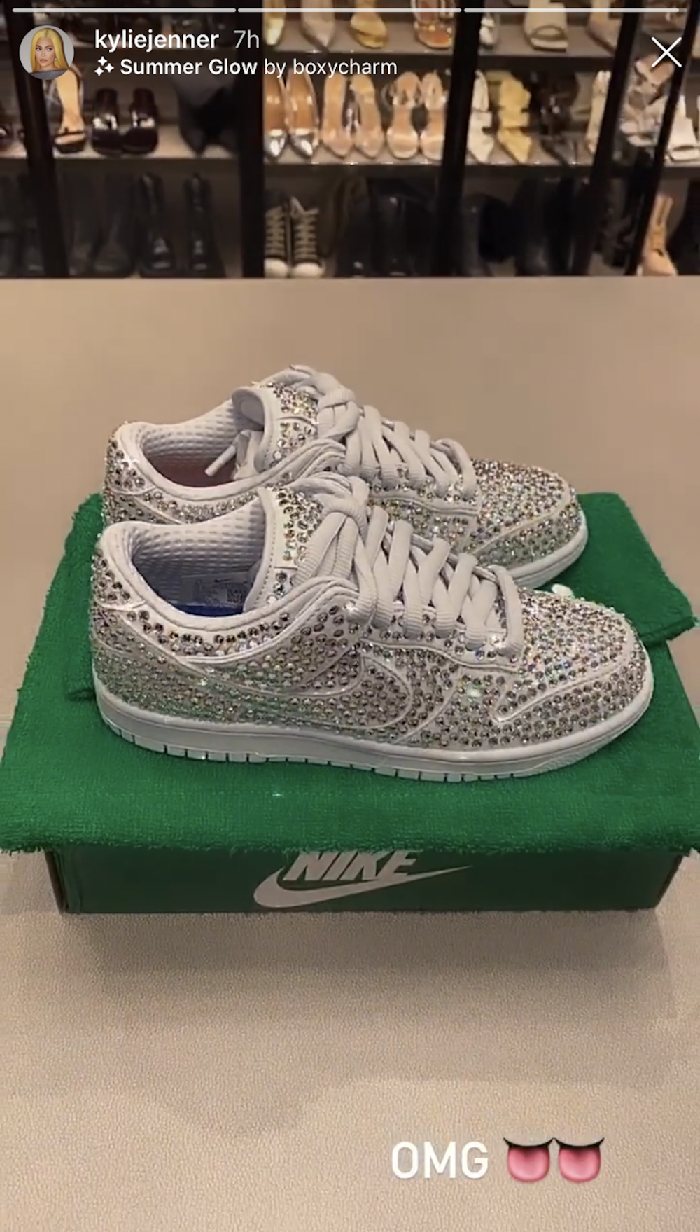 Forberedelse jernbane Barnlig Kylie Jenner Just Got Diamond-Covered Nike Sneakers