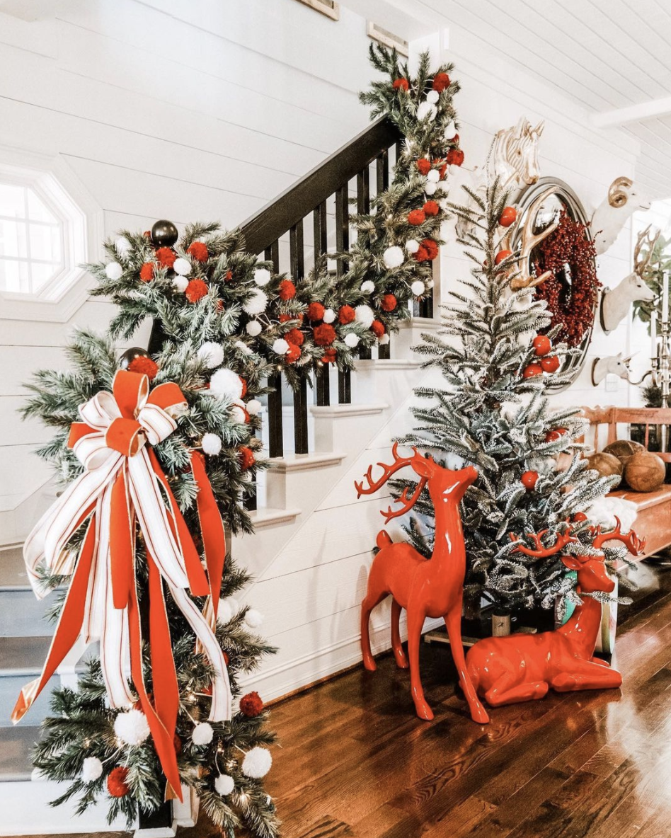 21 Best Christmas Stair Decorations