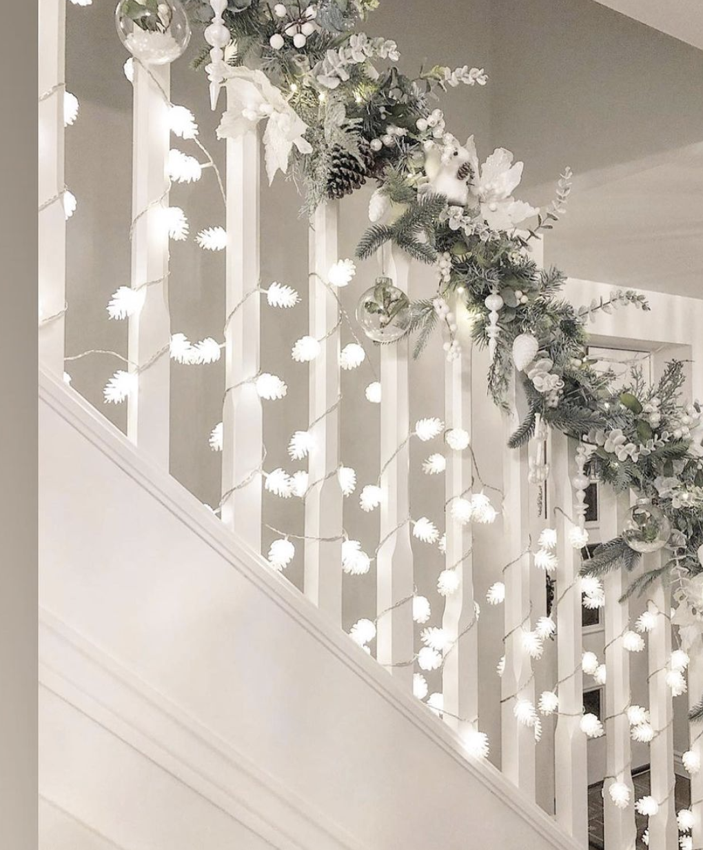 8 Merry and Bright Christmas Staircase Decorations