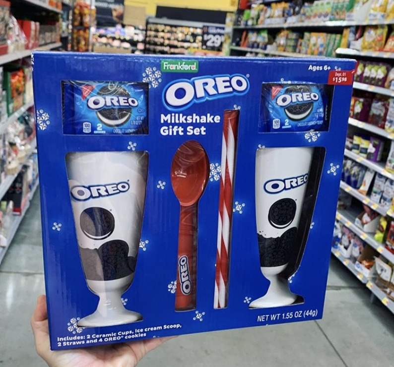 Oreo Milkshake Gift Set Includes 2 Ceramic Cups/Ice Cream Scoop/2 Straws  New!!!!