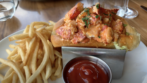 gurney's newport spicy lobster roll