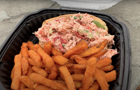 the red parrot lobster roll